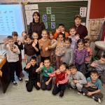 9. Mindenkit üdvözölnek az apróságok!.